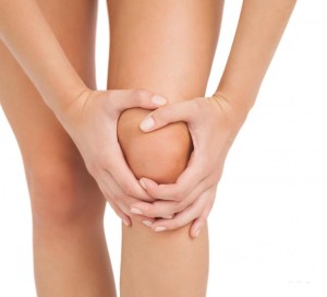 woman-clutching-knee